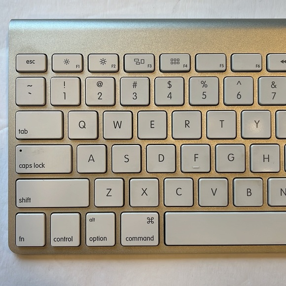 Apple Wireless Keyboard - Picture 2 of 4